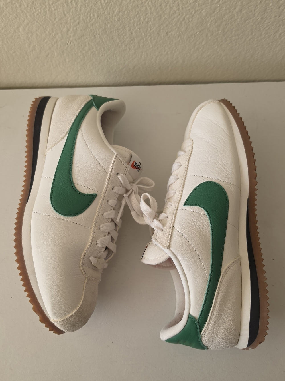 Nike Women’s Classic Leather Sneakers - White/Green